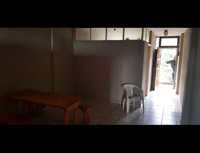 2 BEDROOM FLAT FOR SALE IN VEREENIGING CENTRAL